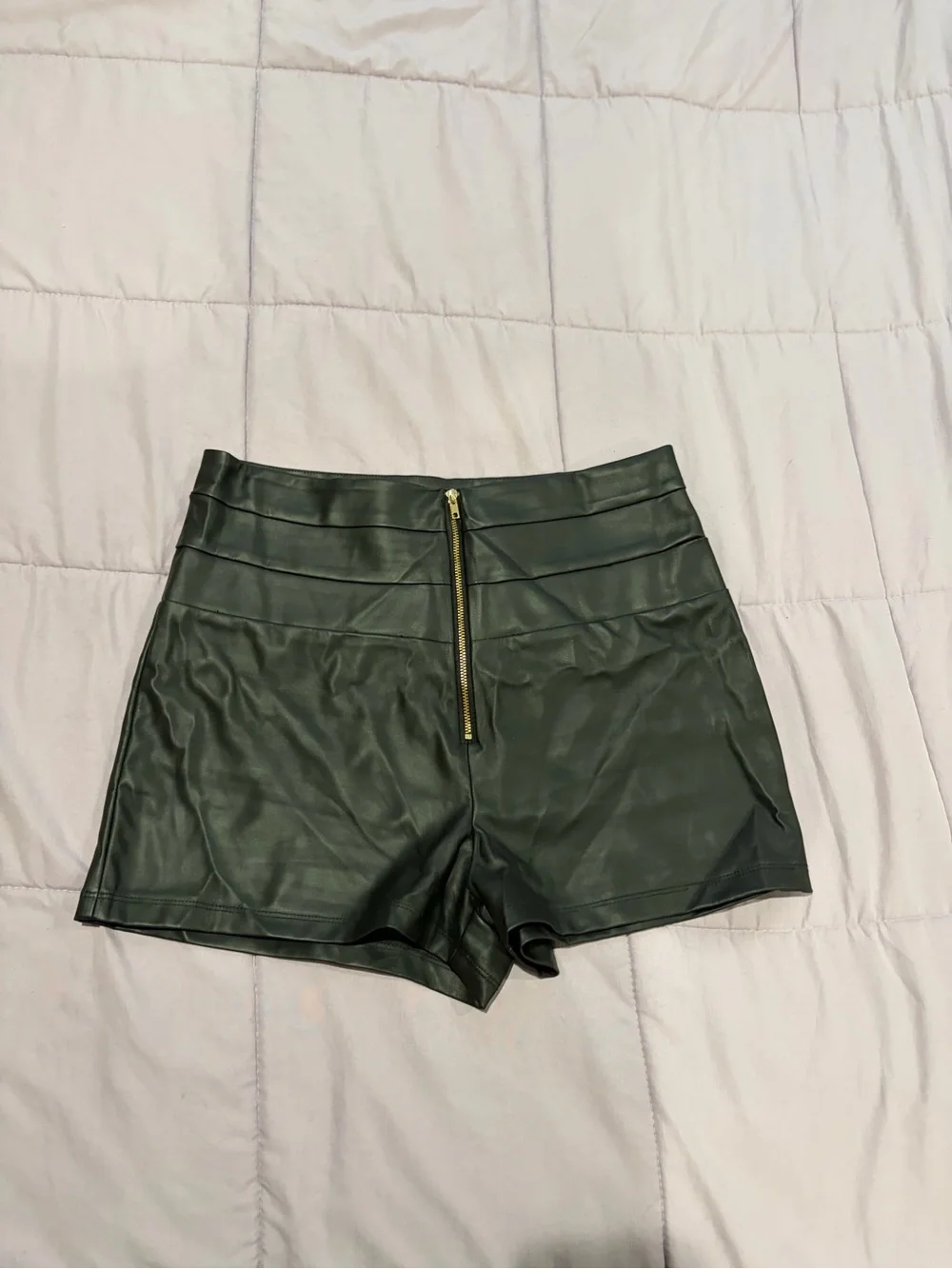 High-Waist Dark Green Faux Leather Women’s Shorts Fashion Nova Large like new